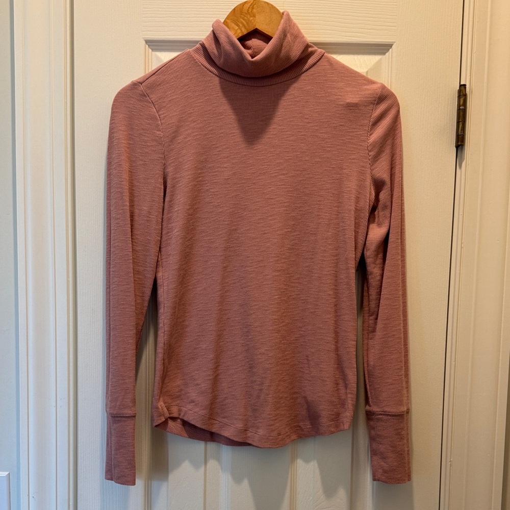 GAP Ribbed Tan Turtleneck Sweater